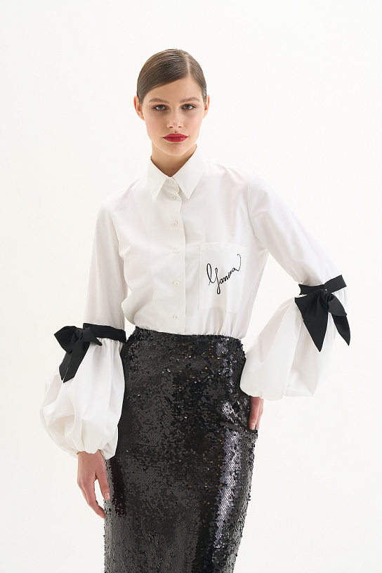 White cotton blouse with voluminous sleeves